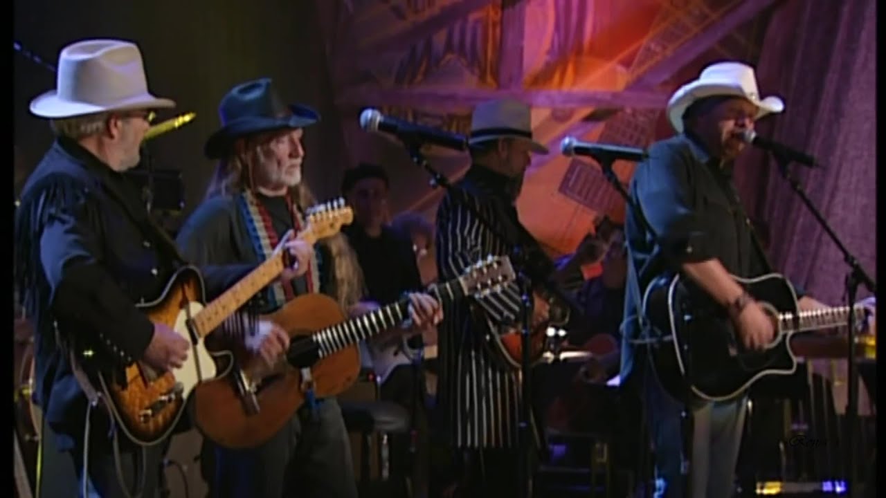 Willie Nelson, Toby Keith & Merle Haggard Pancho and Lefty Live - YouTube