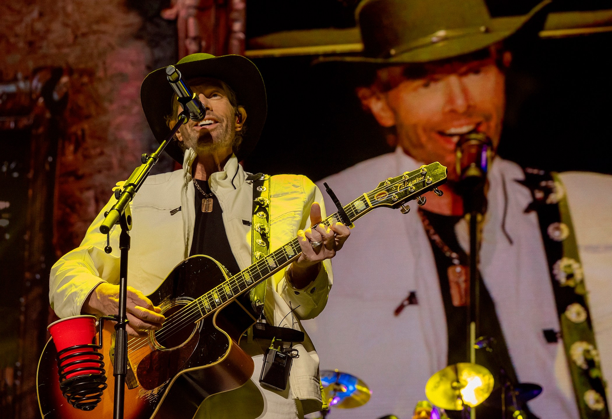 Toby Keith makes triumphant return to the stage following cancer diagnosis | KFOR.com Oklahoma City