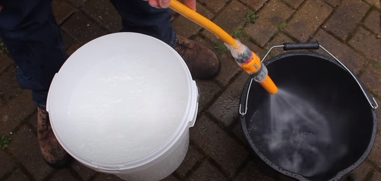 2 bucket method for washing car